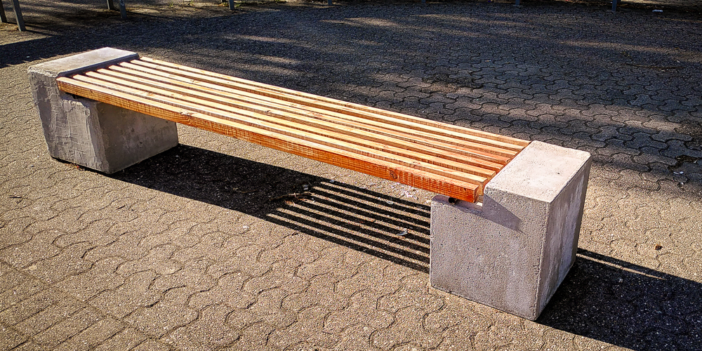Projekt der Schülerfirma Technik - Bau der Betonbank auf dem Schulhof